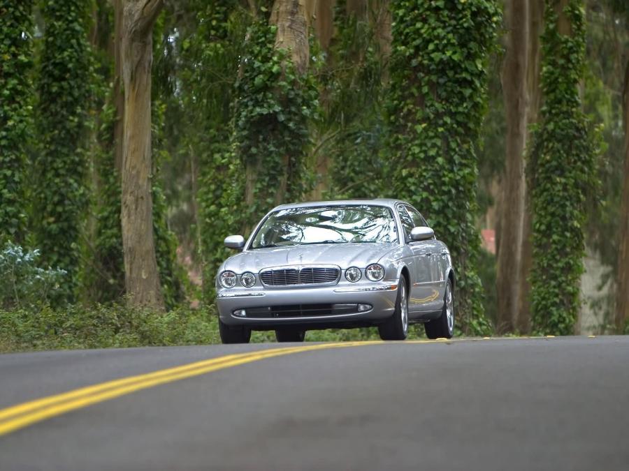  Jaguar XJ8 L 2005 года  (фото 39 из 63)